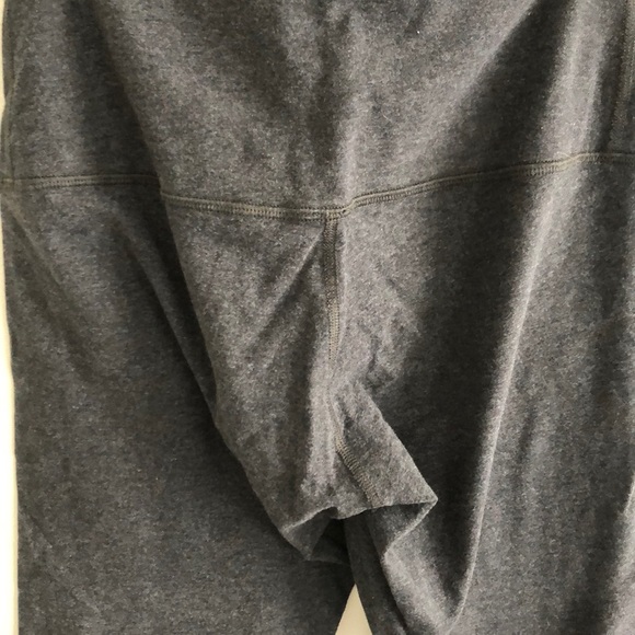 EUC! LULULEMON Capri knit high waist leggings 6 dark heathered grey - Picture 4 of 5